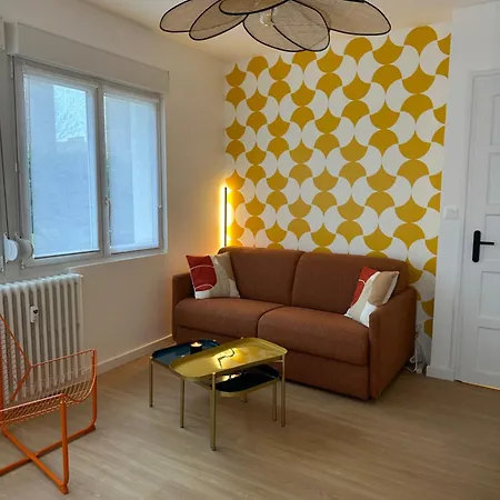 Rez-de-chaussee De Chaussee Entre Et アパート *