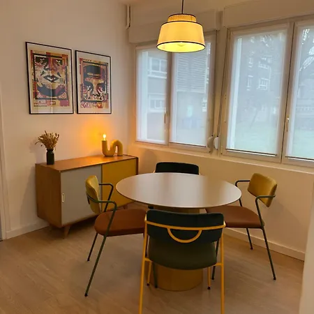 Apartment Rez-de-chaussee De Chaussee Entre Et *