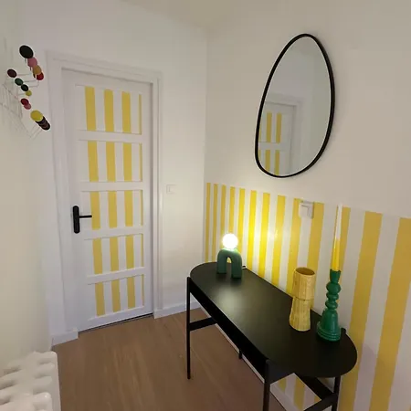 Apartment Rez-de-chaussee De Chaussee Entre Et