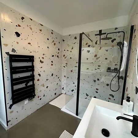 Apartment Rez-de-chaussee De Chaussee Entre Et